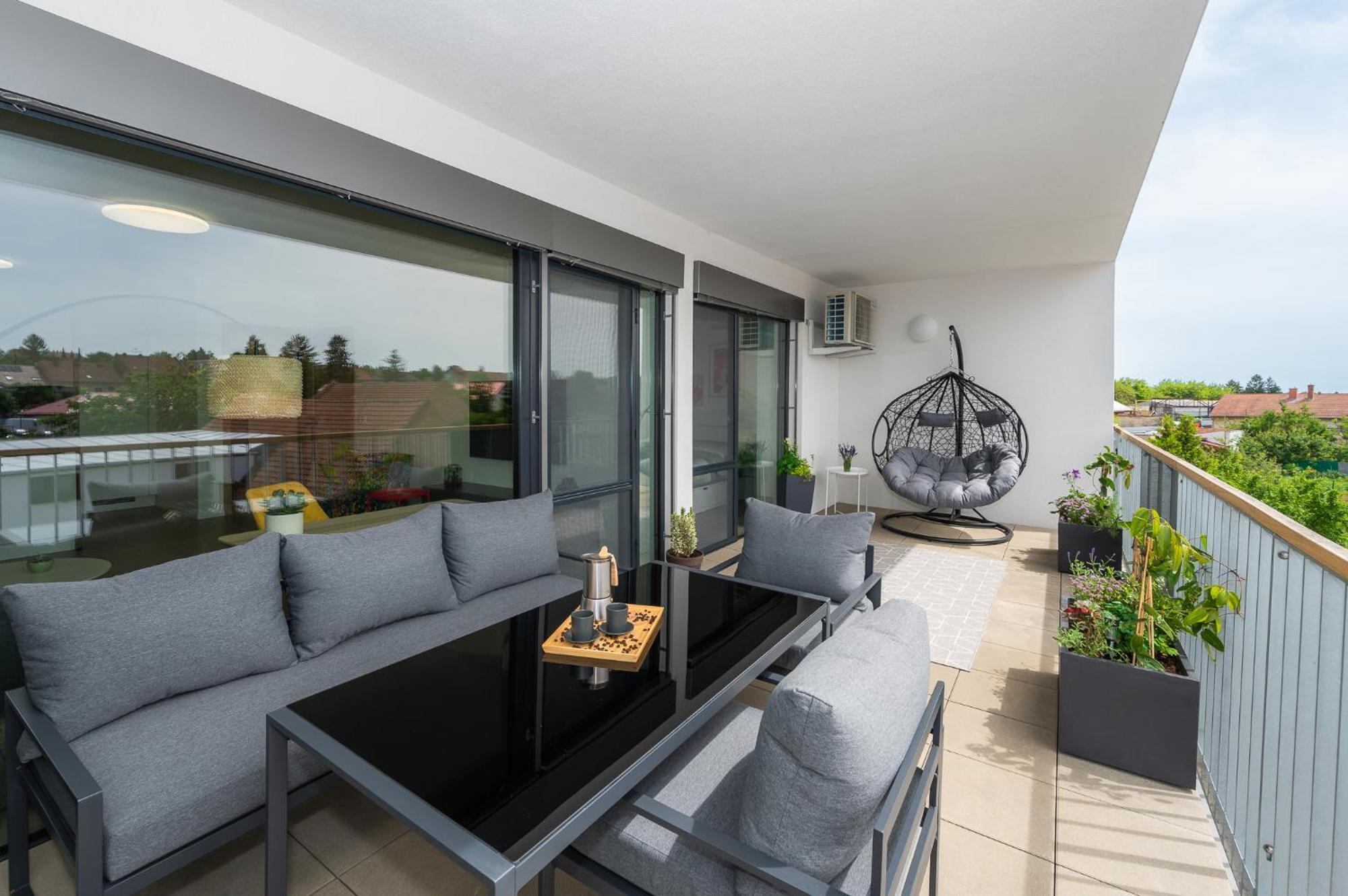 Fully Equipped Apartments With Terraces, Free Garage Parking, Netflix & Ac - By Apartmany Slapanice Cz Ngoại thất bức ảnh