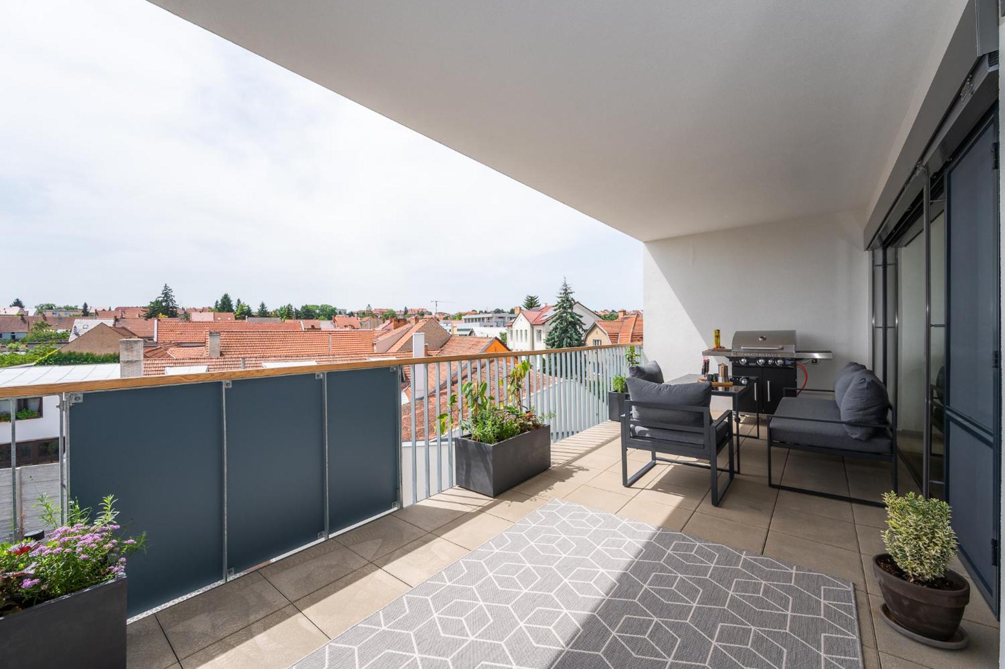Fully Equipped Apartments With Terraces, Free Garage Parking, Netflix & Ac - By Apartmany Slapanice Cz Ngoại thất bức ảnh
