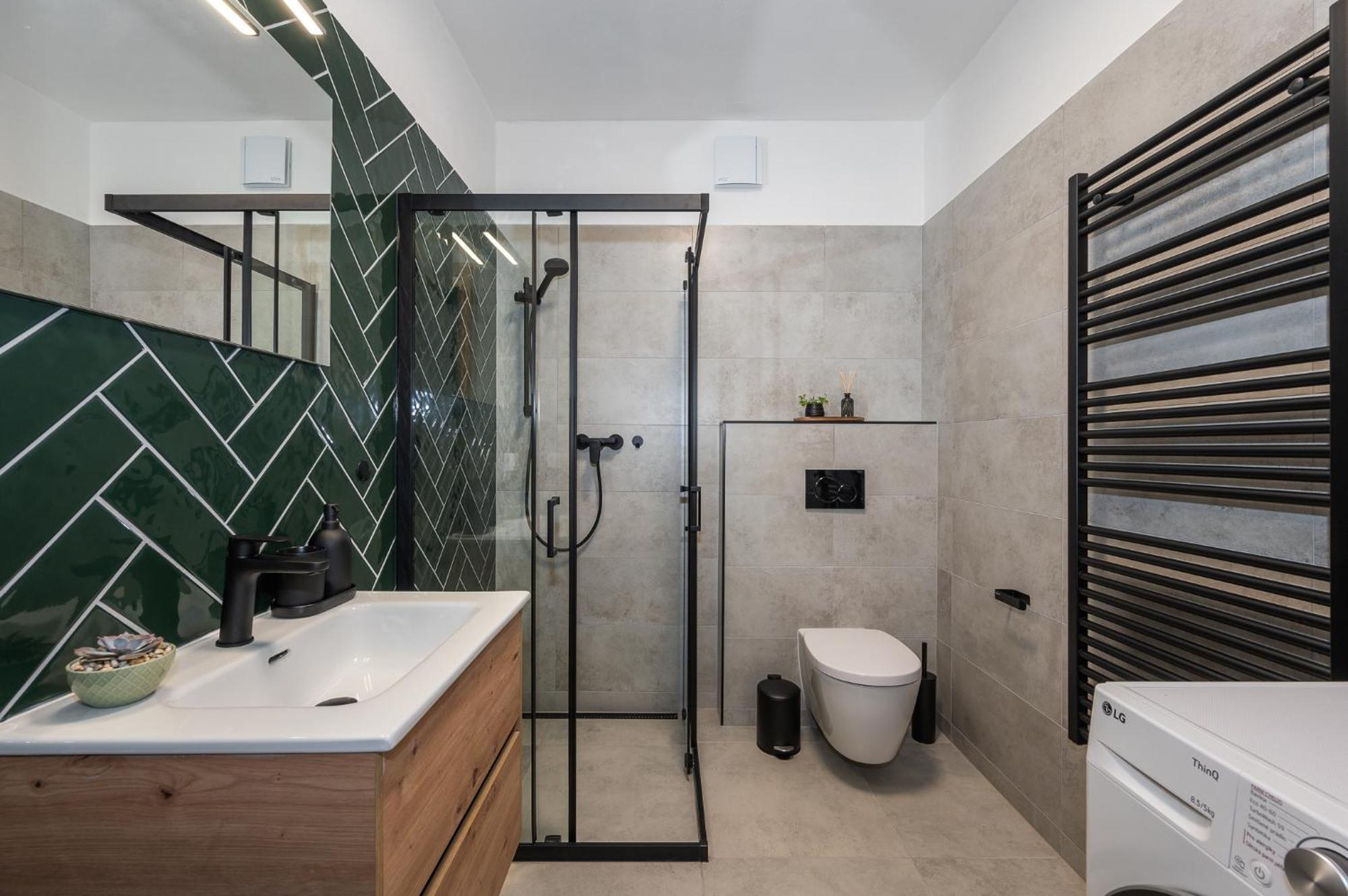 Fully Equipped Apartments With Terraces, Free Garage Parking, Netflix & Ac - By Apartmany Slapanice Cz Ngoại thất bức ảnh