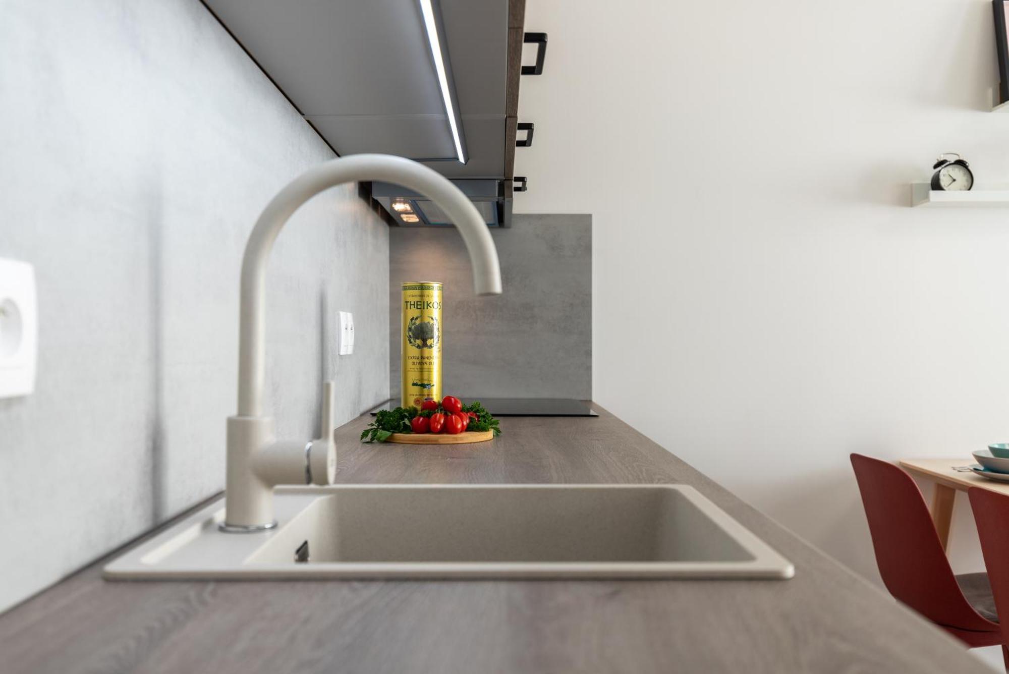 Fully Equipped Apartments With Terraces, Free Garage Parking, Netflix & Ac - By Apartmany Slapanice Cz Ngoại thất bức ảnh